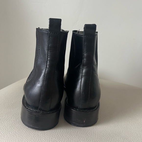 Johnston& Murphy Women’s Chelsea Black Leather Ankle Bootie’s Size 6.5 - Picture 6 of 13
